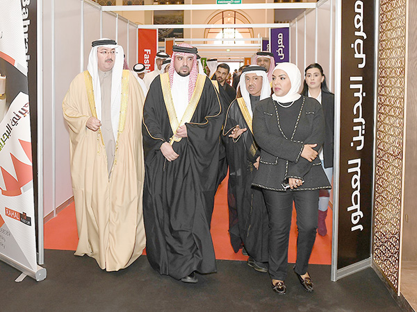 His Excellency the President of the Survey and Land Registration Bureau Patronizes the 8-in-1 Exhibition