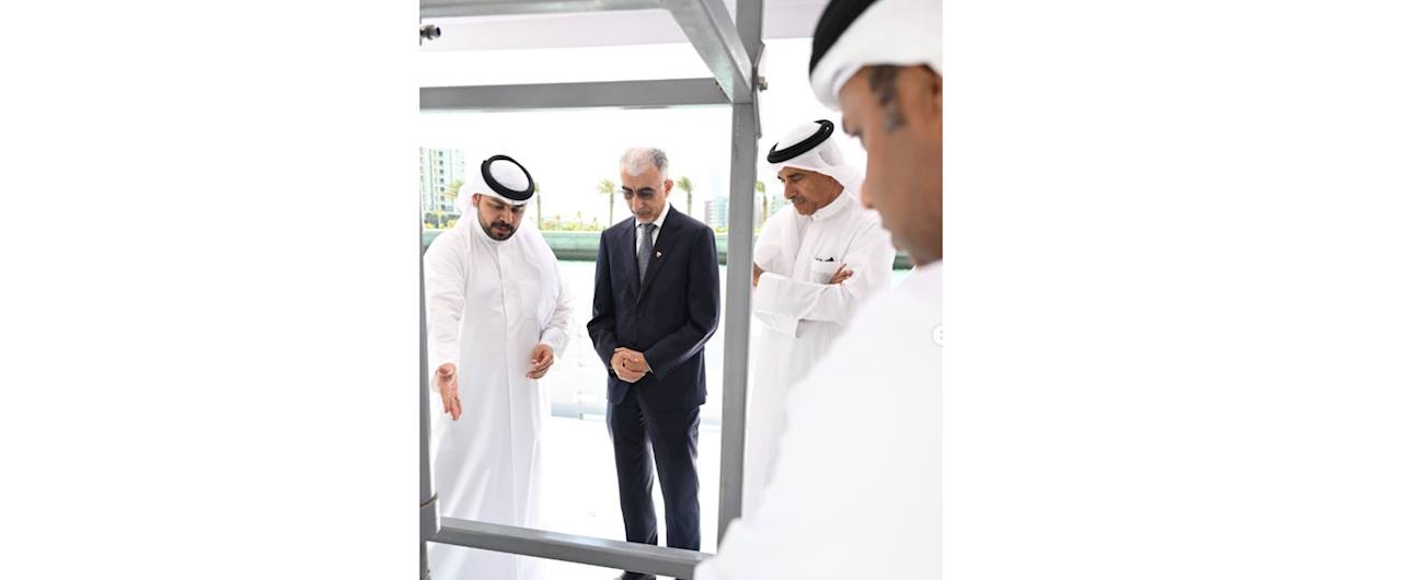 The President of the Survey and Land Registration Bureau and the Minister of Works pay a visit to the Survey Vessel 2050.