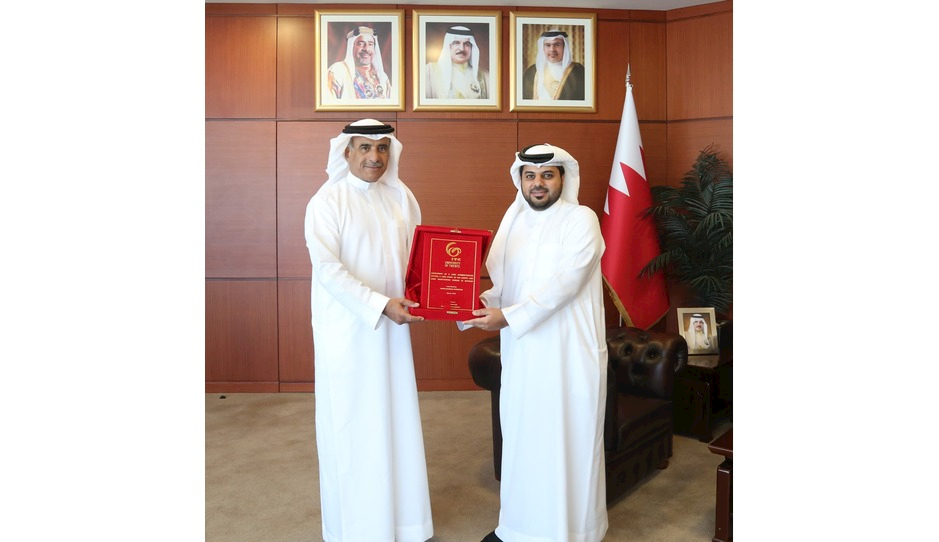 المهندس عبدالرحمن شويطر من جهاز المساحة والتسجيل العقاري  أول بحريني ضمن قائمة أفضل 50 قائدًا واعدًا عالميًا في المعلومات الجيومكانية لعام 2025