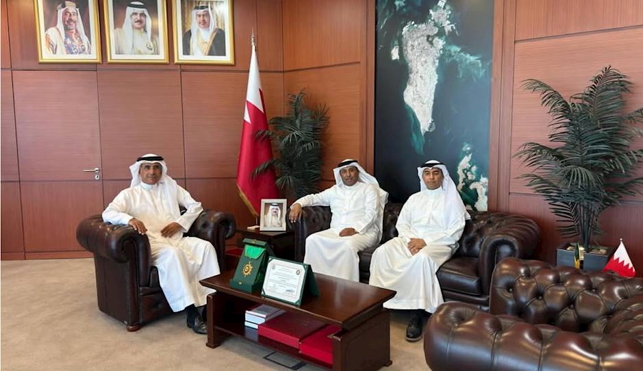 استقبل رئيس جهاز المساحة والتسجيل العقاري المهندس عيسى علي بمناسبة تكريمه بوسام مجلس التعاون للخدمة المدنية