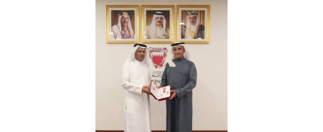 سعادة المهندس باسم بن يعقوب الحمر رئيس جهاز المساحة والتسجيل العقاري يستقبل المهندس عمار راشد الخشرم