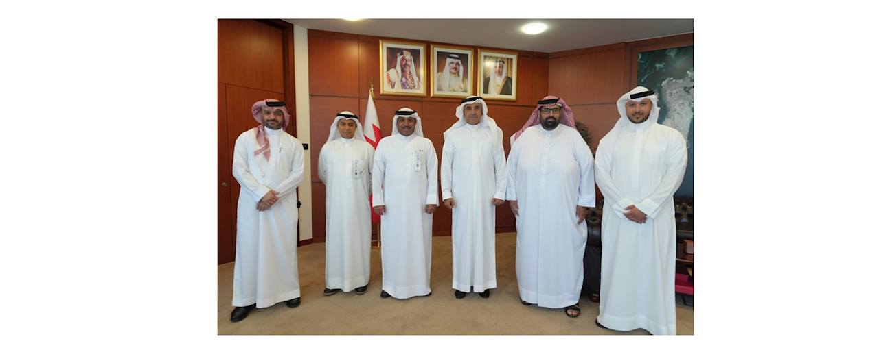 رئيس جهاز المساحة والتسجيل العقاري يلتقي فريق العمل القائم على تنفيذ برنامج 
