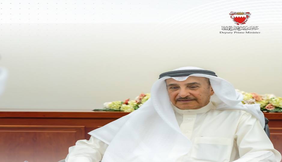 His Excellency Sheikh Khalid bin Abdullah Al Khalifa, Deputy Prime Minister, meets with His Excellency Engineer Bassem bin Yaqoub Al Hamer.
